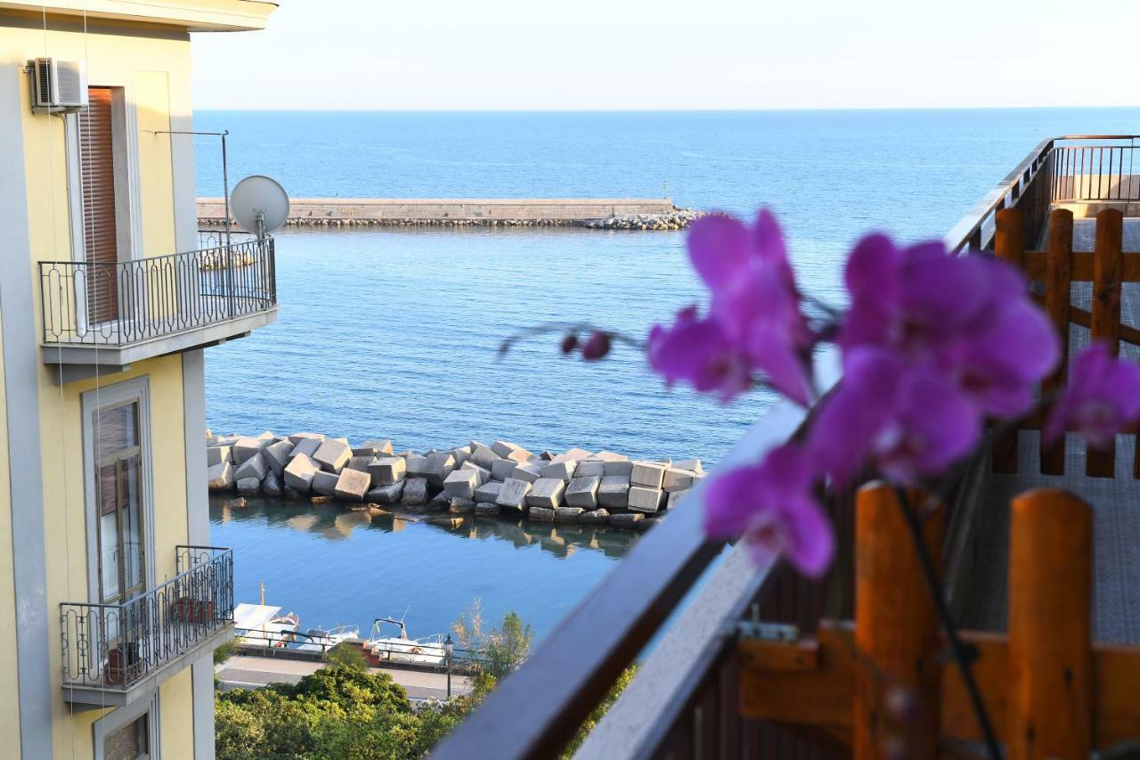 Attico 195 Bed & Breakfast Salerno Exterior photo